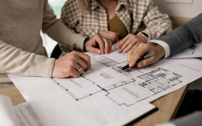 Calon pembeli sedang memilih properti untuk investasi (pexels.com)