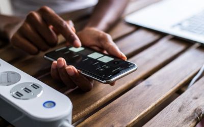Colokan pintar sebagai salah satu contoh produk smart home.