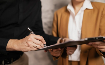 Pengesahan legalitas dokumen properti di kantor notaris.