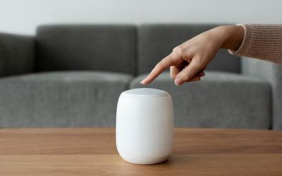 Speaker sebagai contoh produk smart home.