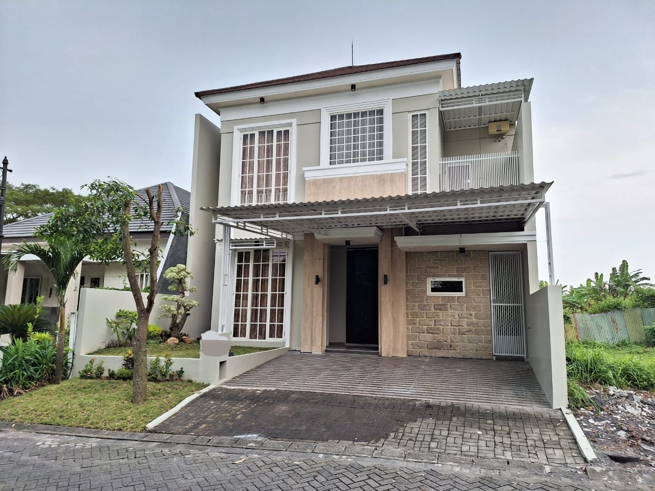 Rumah murah lokasi strategis di Citraland, Surabaya Barat