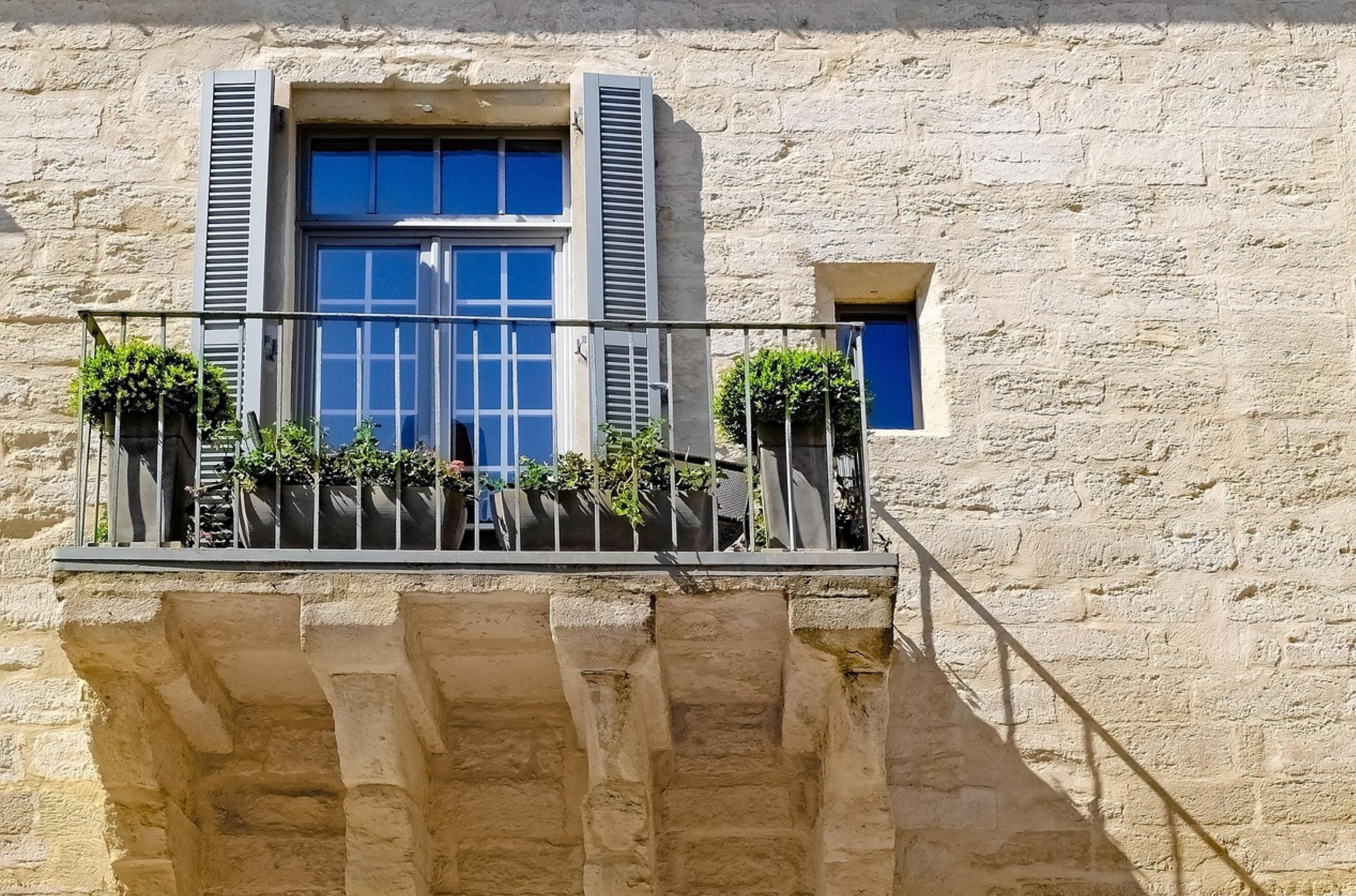 Inspirasi Desain Balkon Sempit Agar Terlihat Cozy