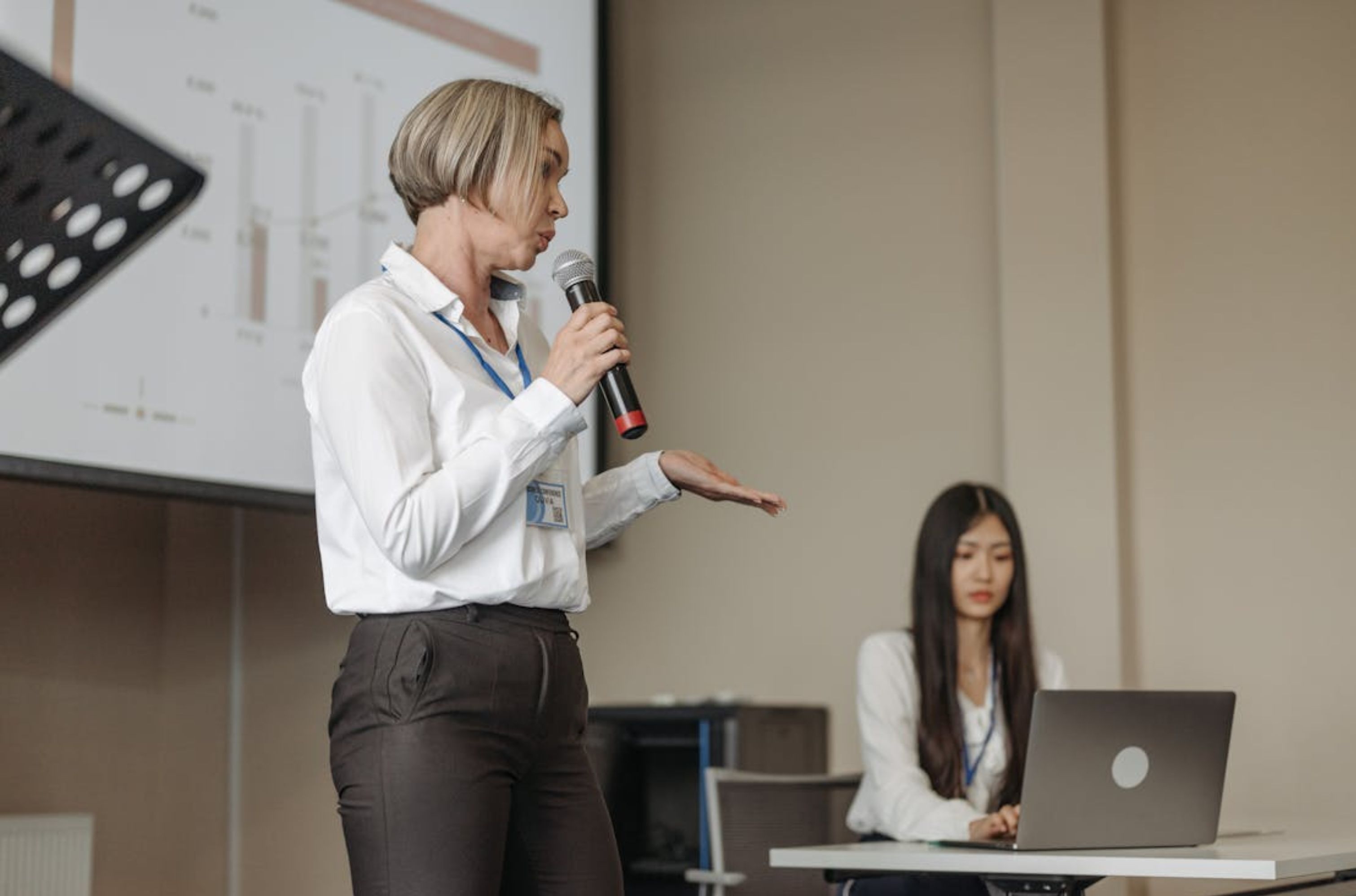 7 Tips Public Speaking untuk Agen Properti Agar Klien Makin Percaya