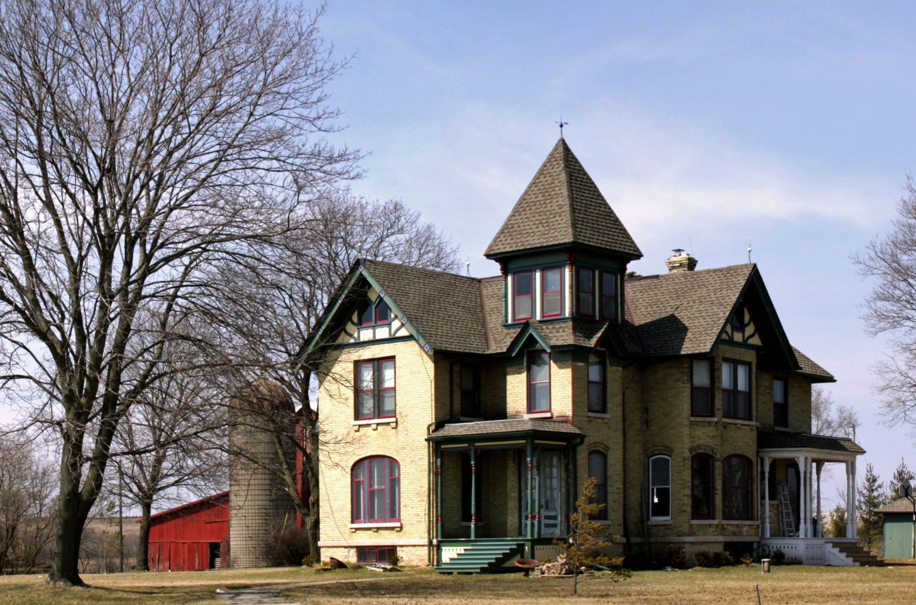 Ciri Rumah Victorian Style yang Identik dengan Kesan Mewah dan Elegan