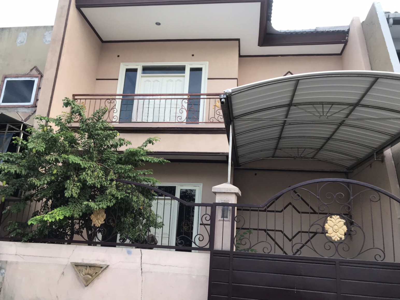 Disewakan Rumah Siap Huni Strategis di Klampis Semolo Tengah Surabaya Timur - Image 1