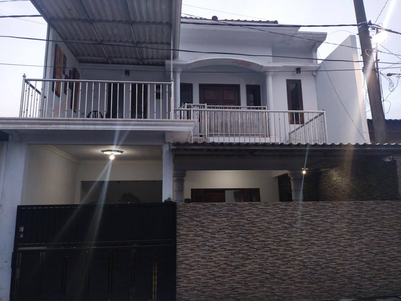 Disewakan Ruko Strategis Barata Jaya Surabaya Timur - Image 1
