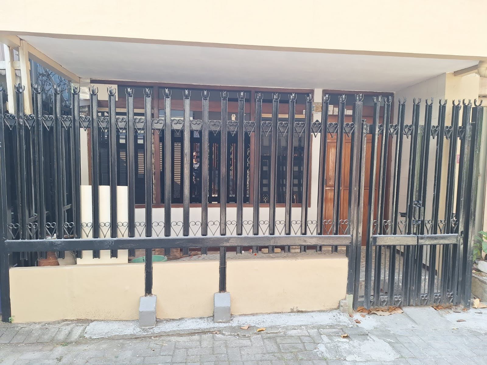 Dijual Rumah 2 Lantai Siap Huni di Tambak Bayan Surabaya Pusat - Image 1