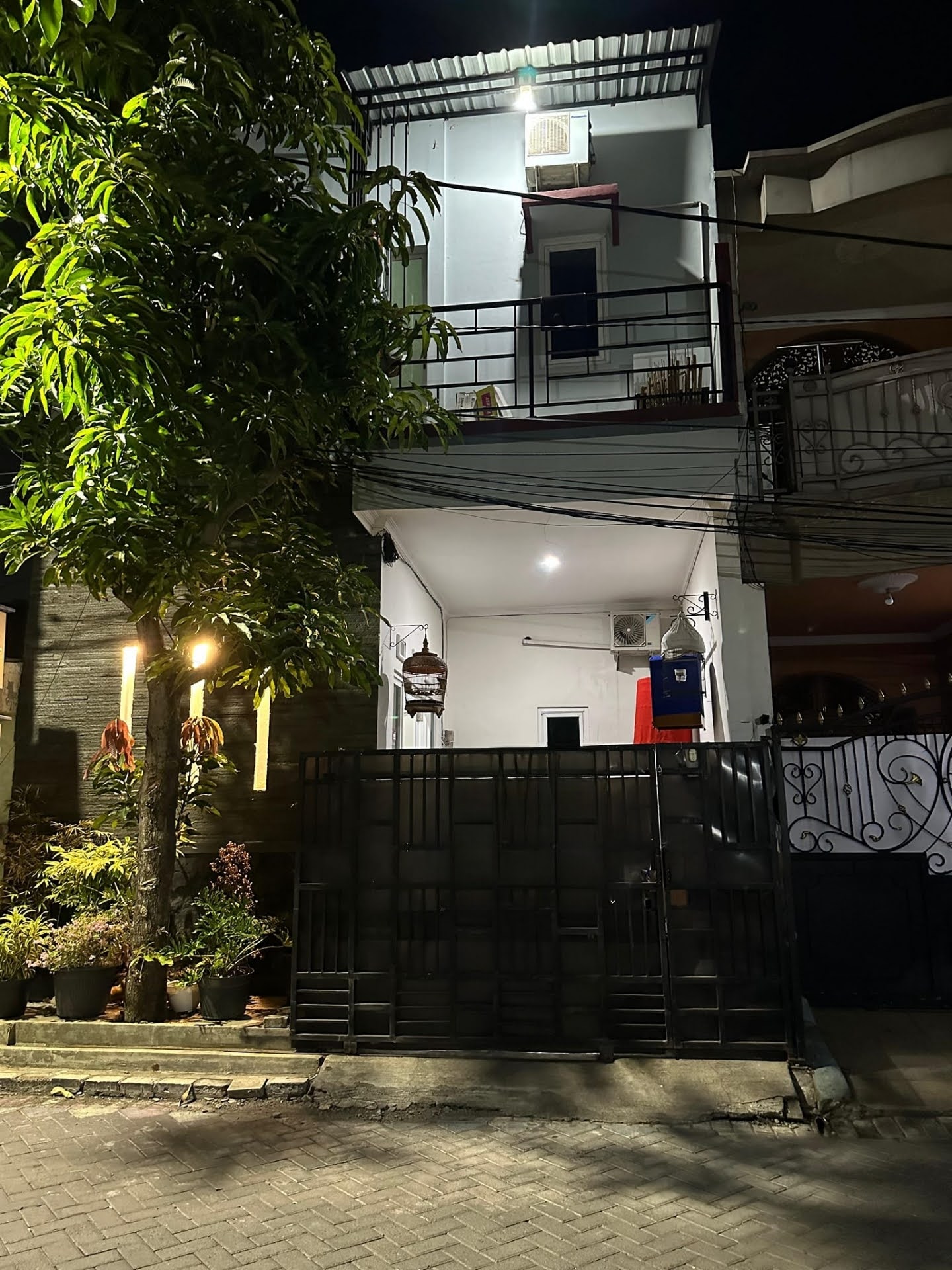 Dijual Rumah Nyaman 2 Lantai di Graha Mitra Asri Surabaya Barat - Image 1