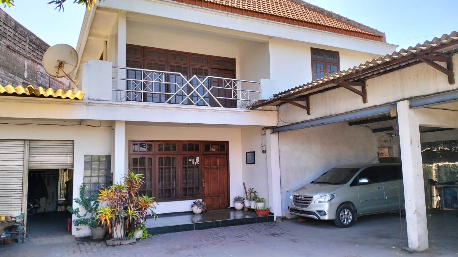 Dijual Rumah Luas dan Mewah di Raya Taman Sidoarjo - Image 1