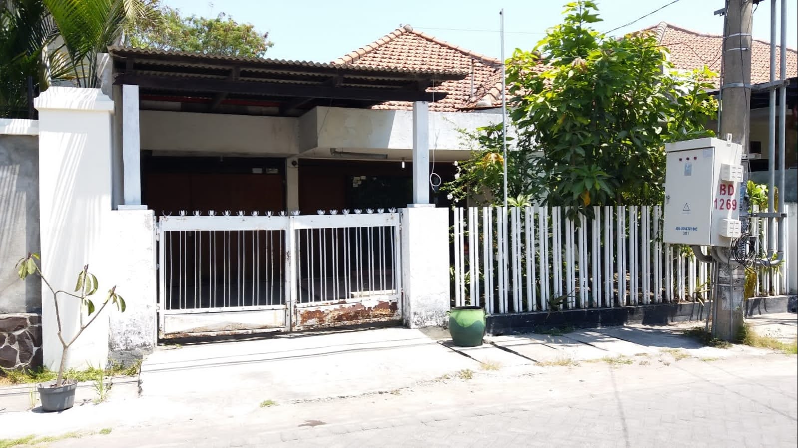 Dijual Rumah Strategis dan Nyaman di Barata Jaya Surabaya Timur - Image 1