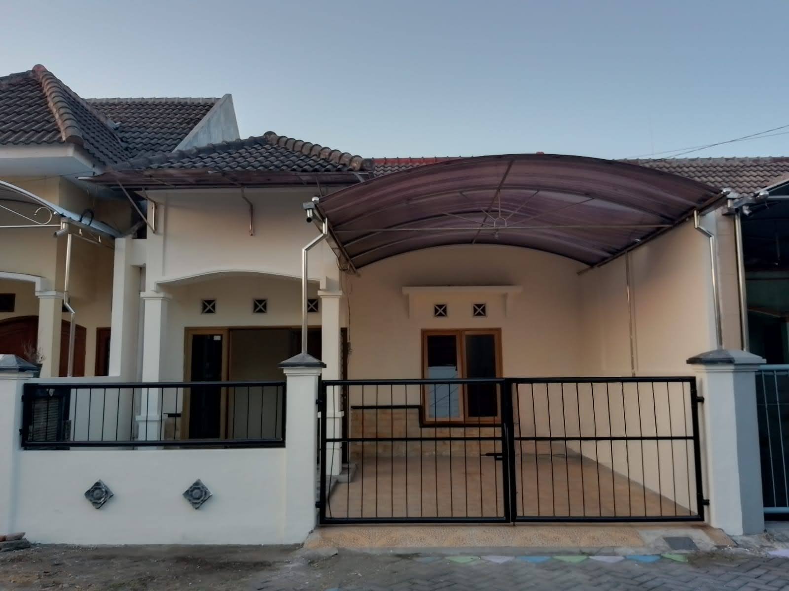 Dijual Rumah Nyaman Perum Pondok Tanjung Permai Kebraon Surabaya Selatan - Image 1