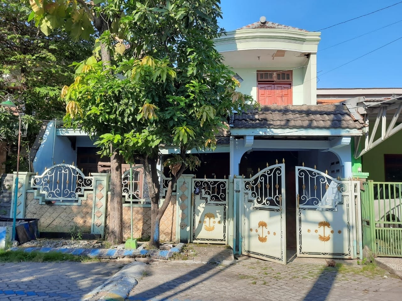 Dijual Rumah Strategis di Griya Kebraon Utama Surabaya Selatan - Image 1