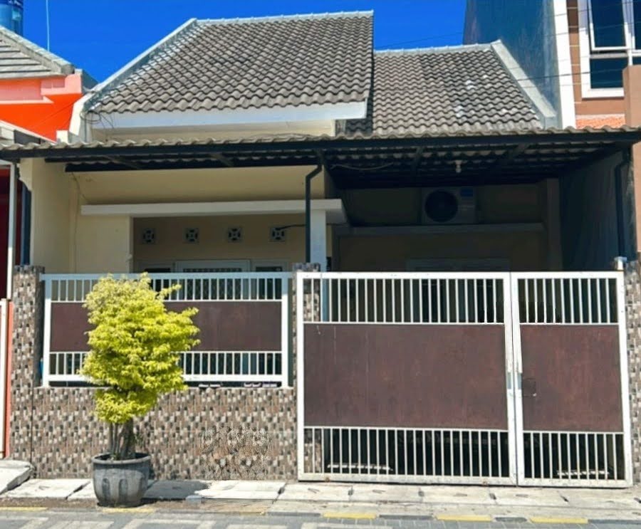 Dijual Rumah Nyaman Strategis Area Kebraon Surabaya Selatan - Image 1