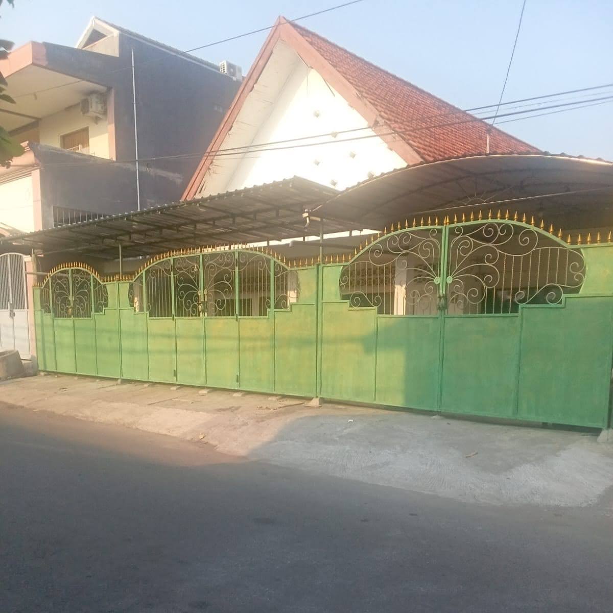 Disewakan Rumah Strategis Bratang Binangun Surabaya Timur - Image 1