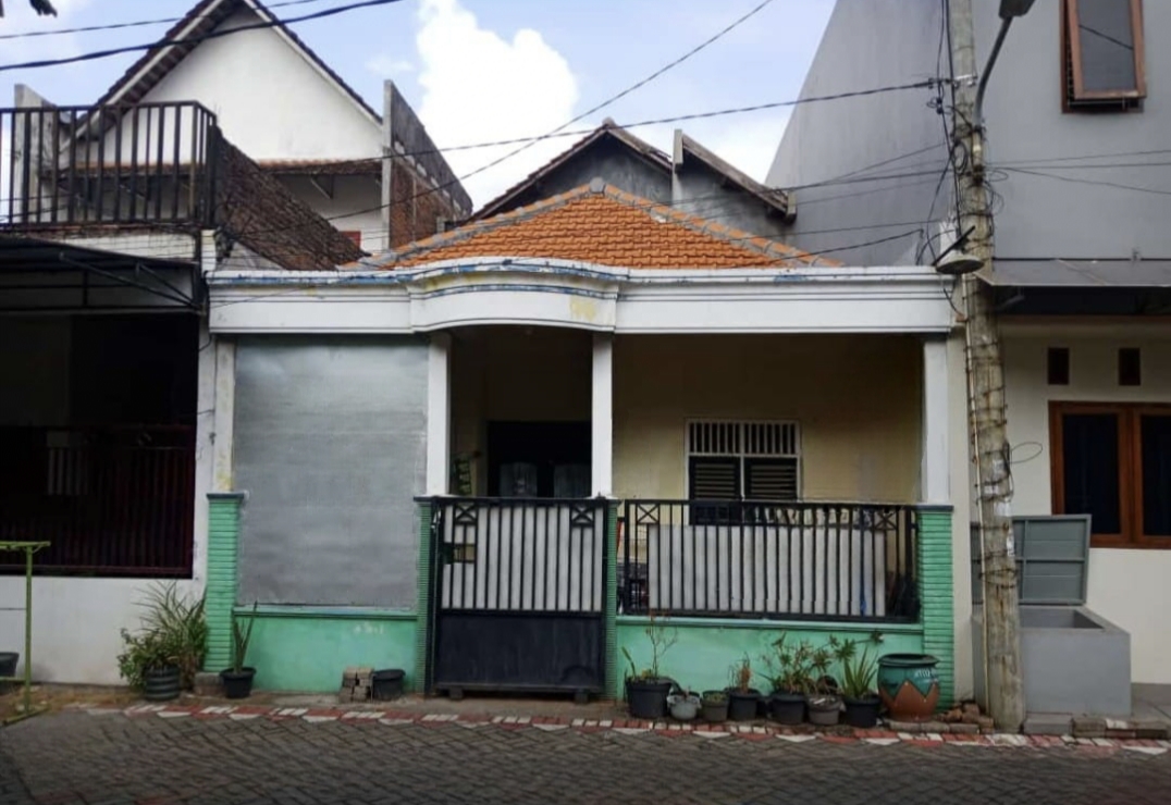 Dijual Rumah Nyaman di Lokasi Strategis Jambangan Baru Surabaya Selatan - Image 1