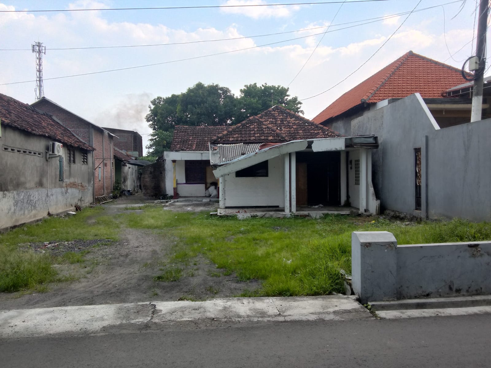 Dijual Rumah Hitung Tanah Murah Lokasi Raya Lebo Sidoarjo - Image 1