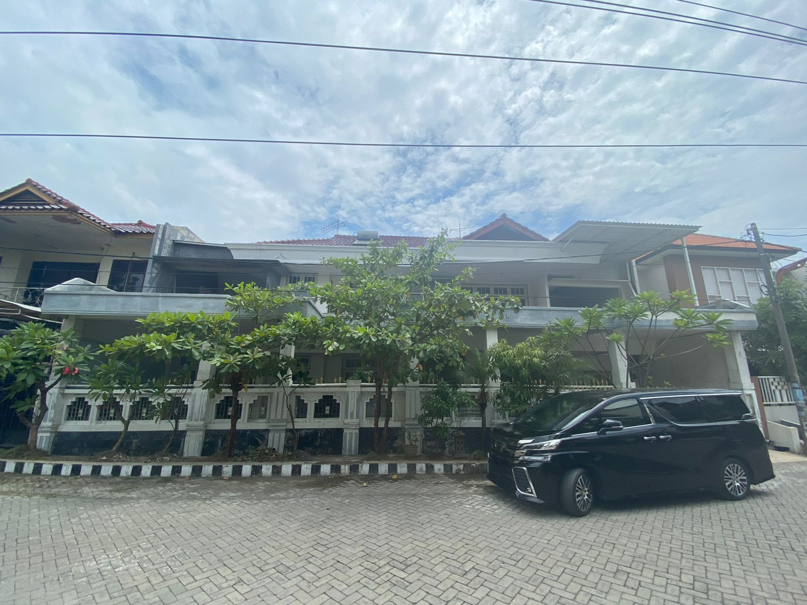 Dijual Rumah di Sidosermo PDK Surabaya Selatan Hunian Nyaman dan Elegan - Image 1