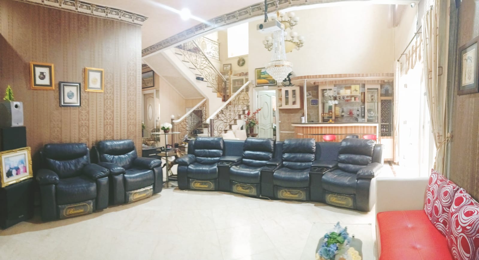 Dijual Rumah Mewah dan Elegan di Gayung Sari Surabaya Selatan Turun Harga - Image 1