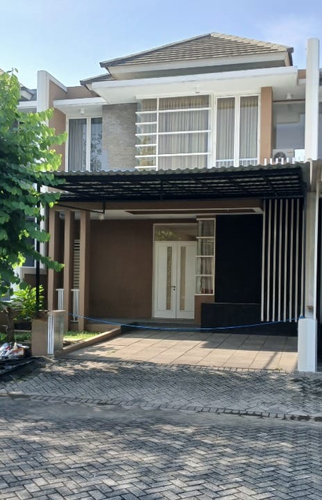 Disewakan Rumah Asri Royal Residence Surabaya Barat - Image 1