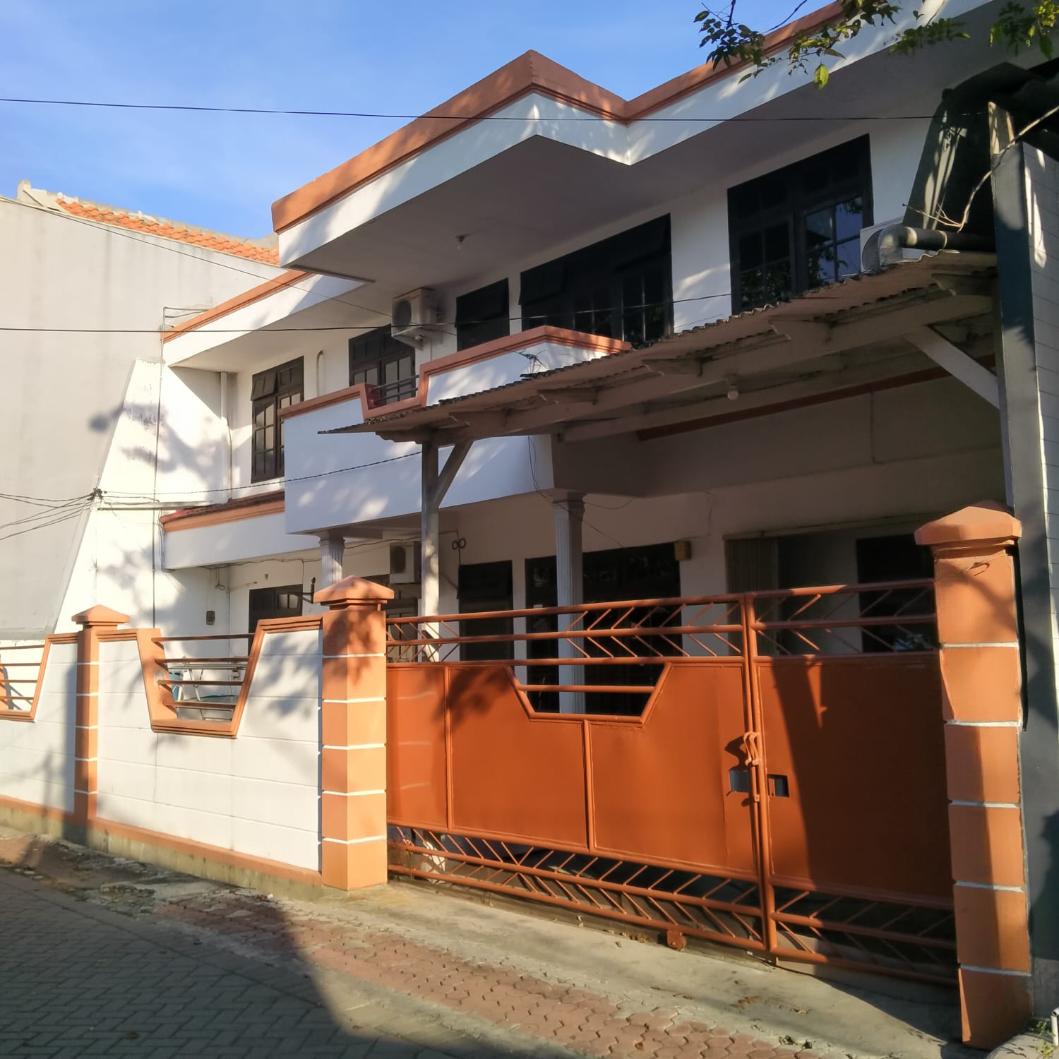 Dijual Rumah 2 Lantai Nyaman Strategis Siwalankerto Surabaya Selatan - Image 1