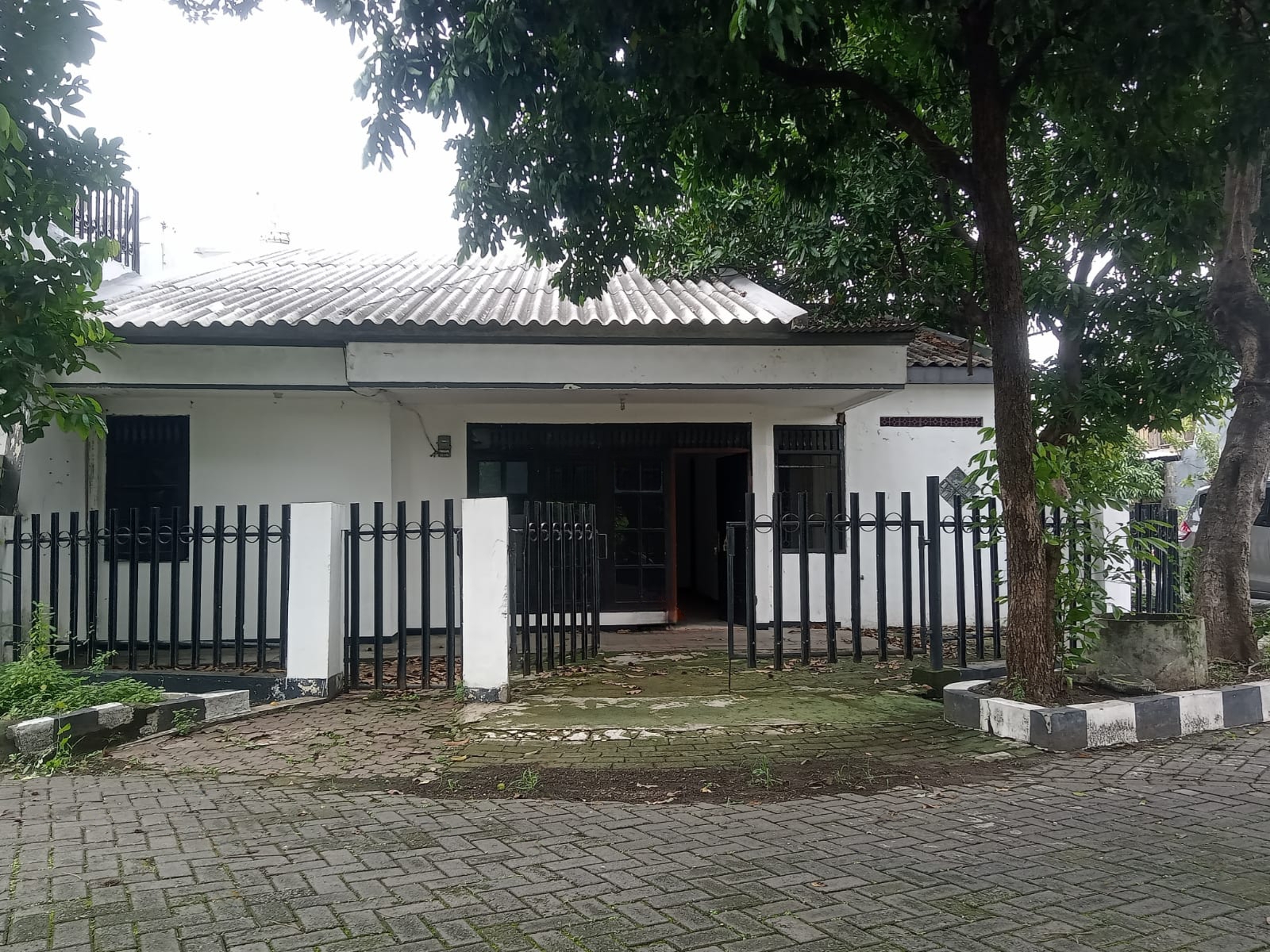 Rumah Hook Dijual/disewakan Lokasi Strategis di Kutisari Surabaya Selatan - Image 1