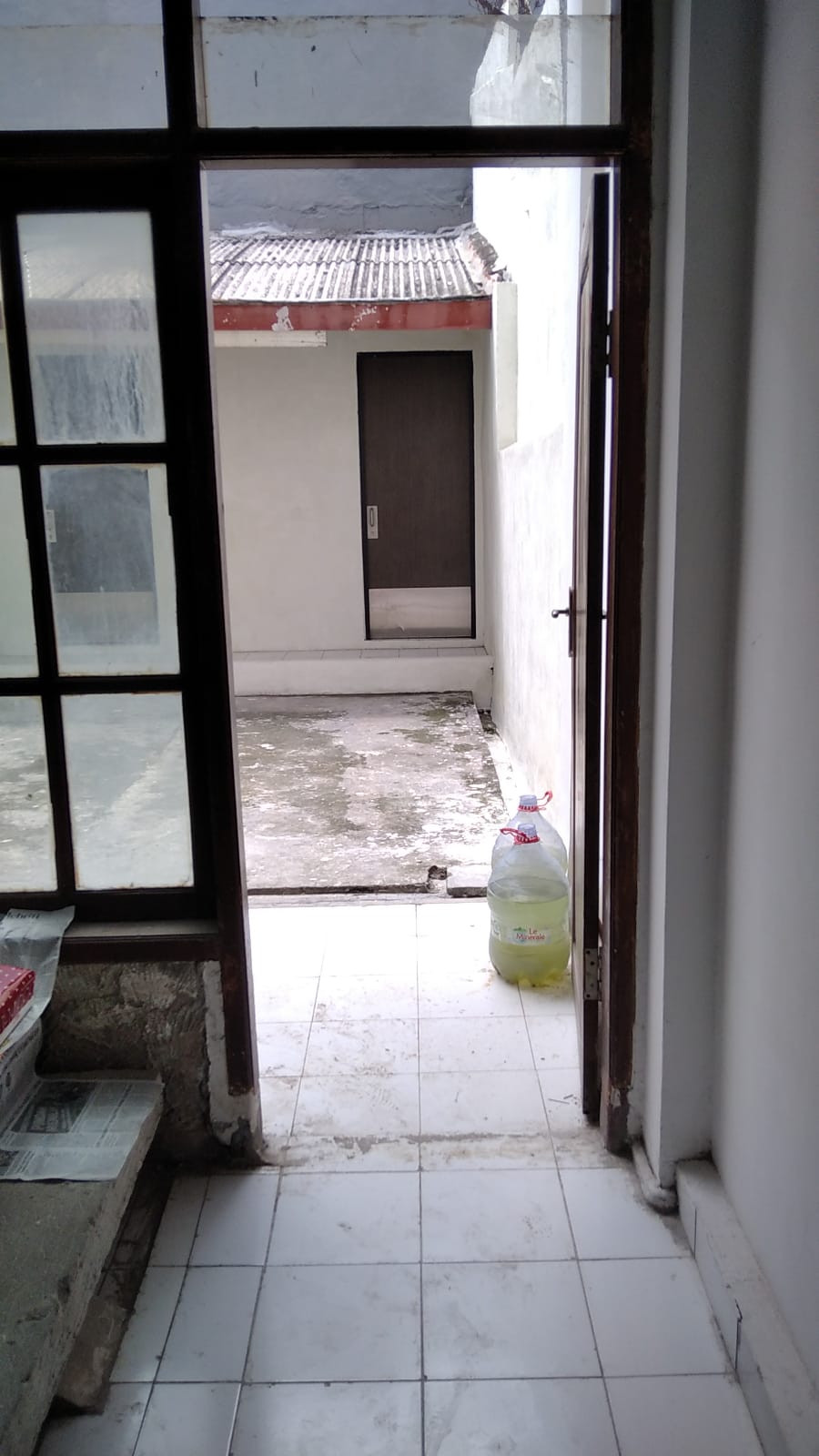 Ruko Strategis Tiga Lantai Disewakan di Raya Darmo Permai Timur Surabaya Barat - Thumbnail 3