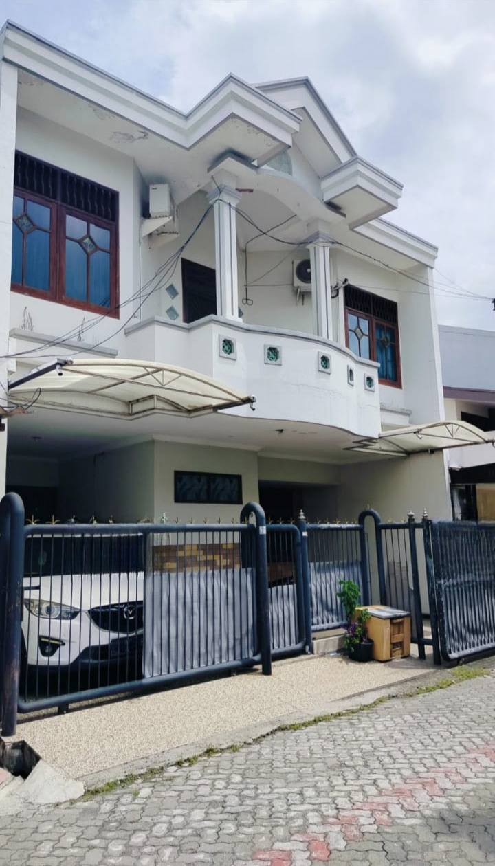 Dijual Cepat Rumah Strategis Lokasi Griya Kebraon Surabaya Selatan - Image 1