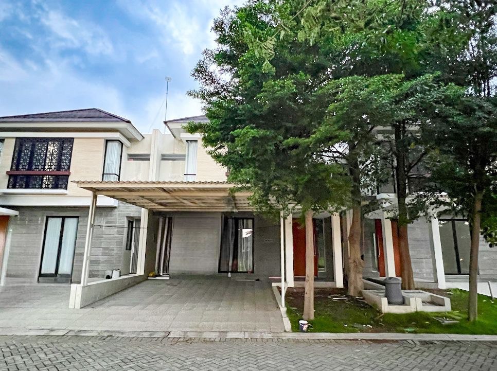 Rumah Nyaman Dijual Lokasi Strategis Northwest Lake Surabaya Barat - Image 1