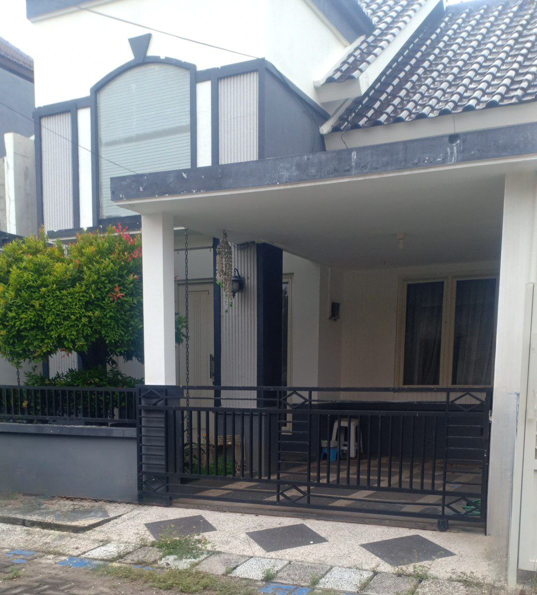 Dijual Rumah Hunian Eksklusif di Graha Kebraon Regency Surabaya Selatan - Image 1