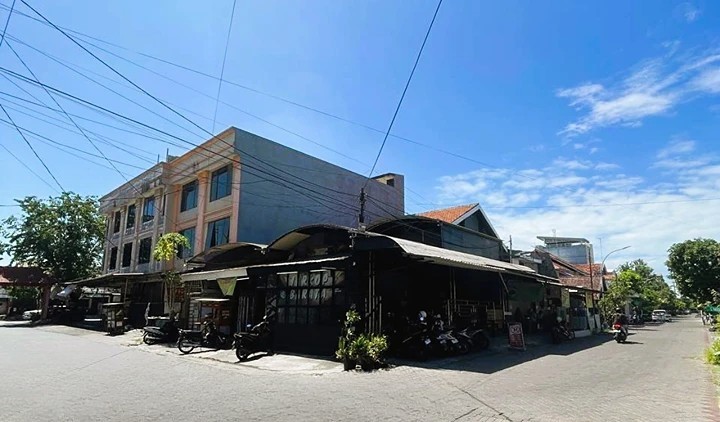 Dijual Rumah Usaha Posisi Hook Premium di Barata Jaya Surabaya Timur - Image 1
