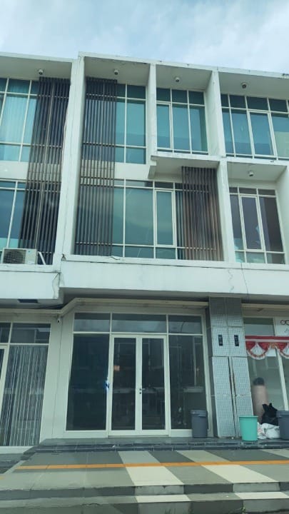 Disewakan Ruko Modern di Kawasan Bisnis Surabaya Barat - Image 1