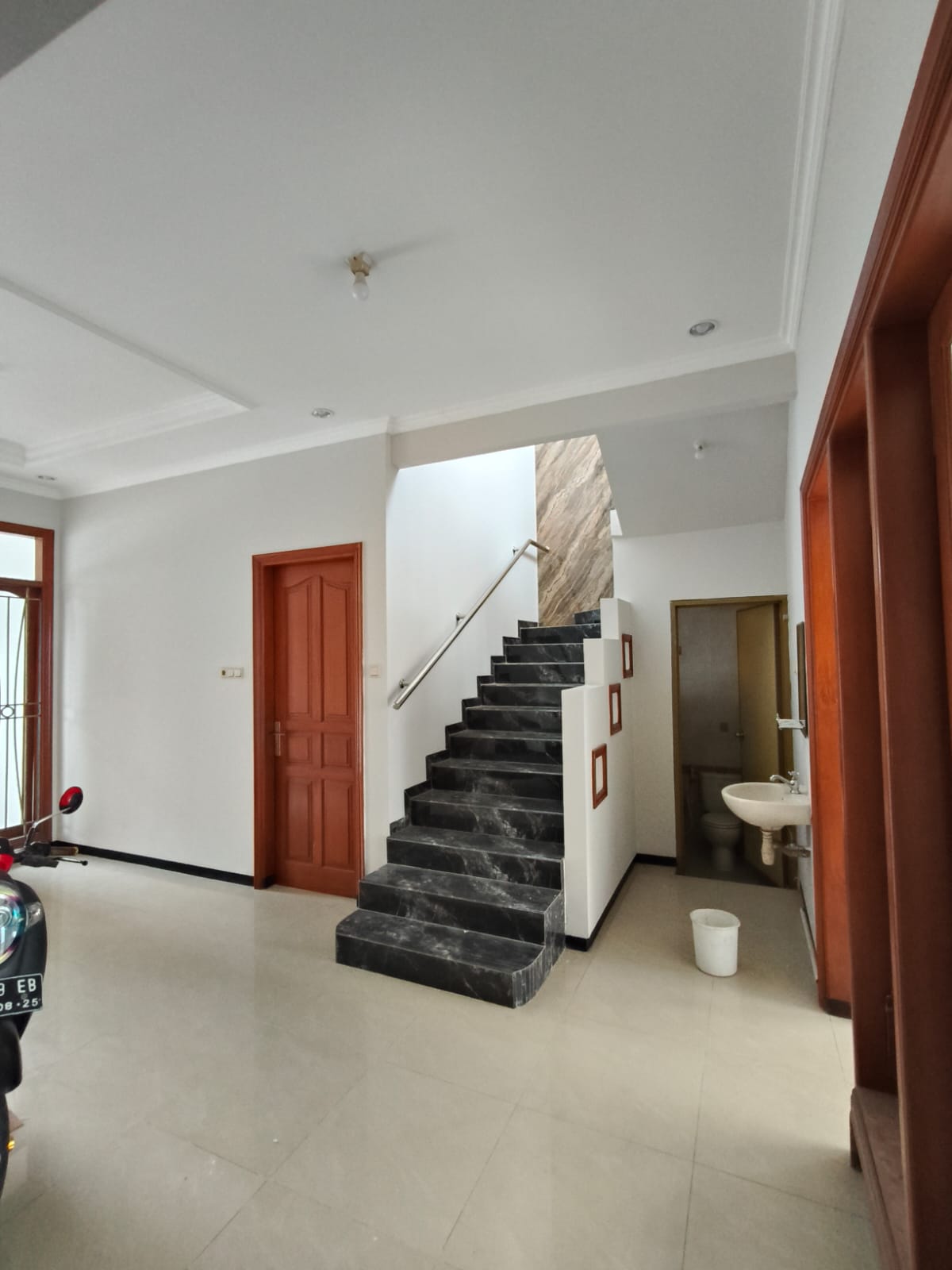 Jual/Sewa Rumah Strategis Nyaman di Dukuh Kupang Surabaya Barat - Thumbnail 4