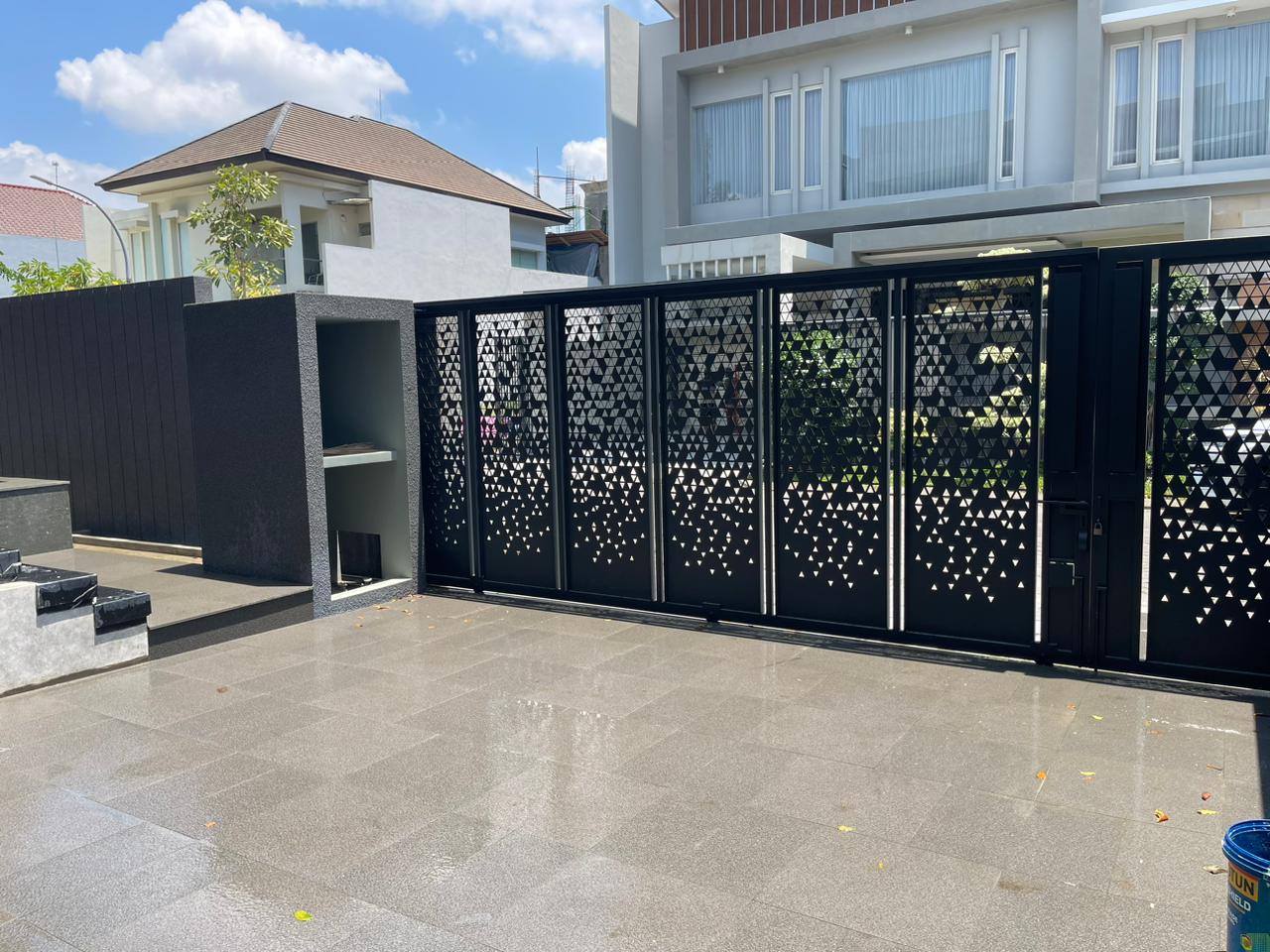 Dijual Rumah Ekslusif di Imperial Golf Pakuwon Indah Surabaya Barat - Thumbnail 2
