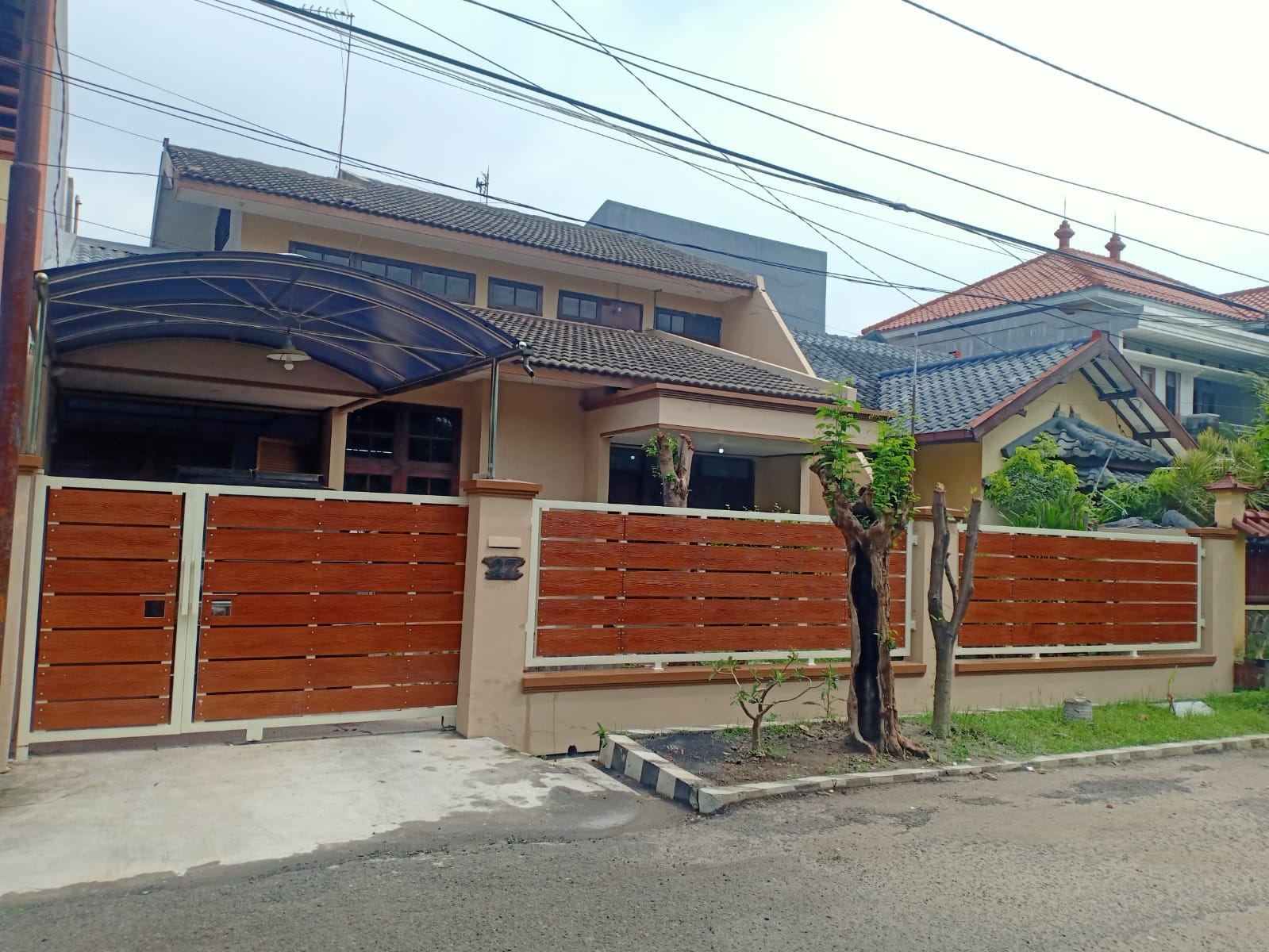 Dijual Rumah Mewah Fasilitas Lengkap di Surabaya Timur - Image 1