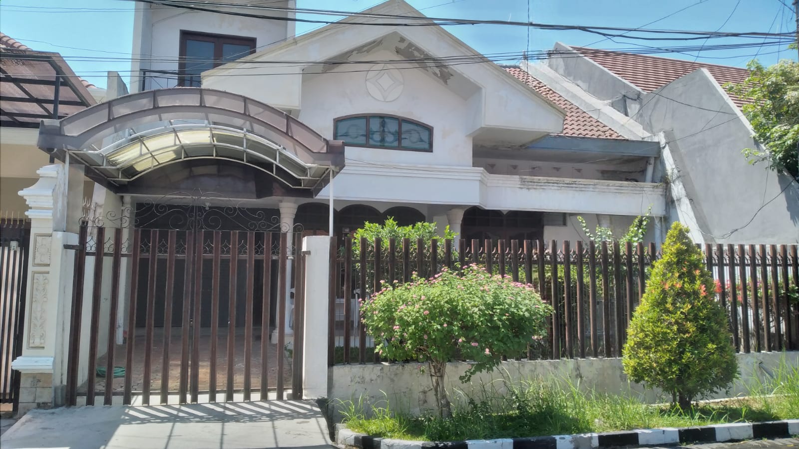 Dijual Rumah Mewah Harga Menarik di Darmo Permai Surabaya Barat - Image 1
