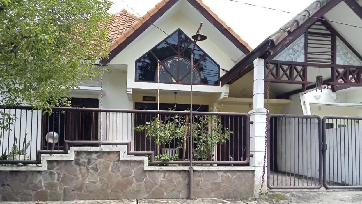 Disewakan Rumah Hunian Luas di Semalang Indah Surabaya Timur - Image 1