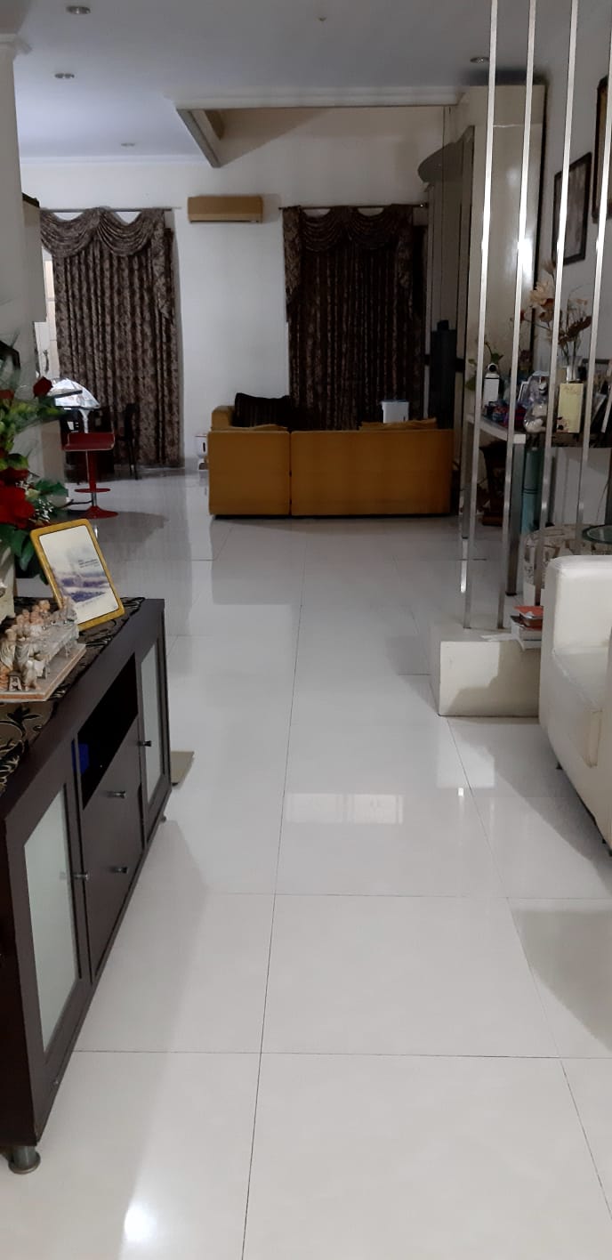 Dijual Rumah Eksklusif di Vila Taman Telaga 2 Citraland Surabaya - Thumbnail 2