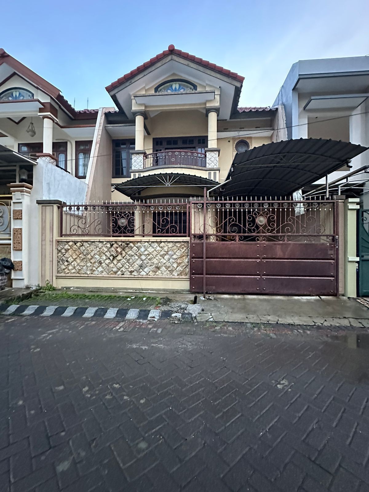 Dijual Rumah Strategis di Dharmahusada Mas Surabaya Timur - Image 1