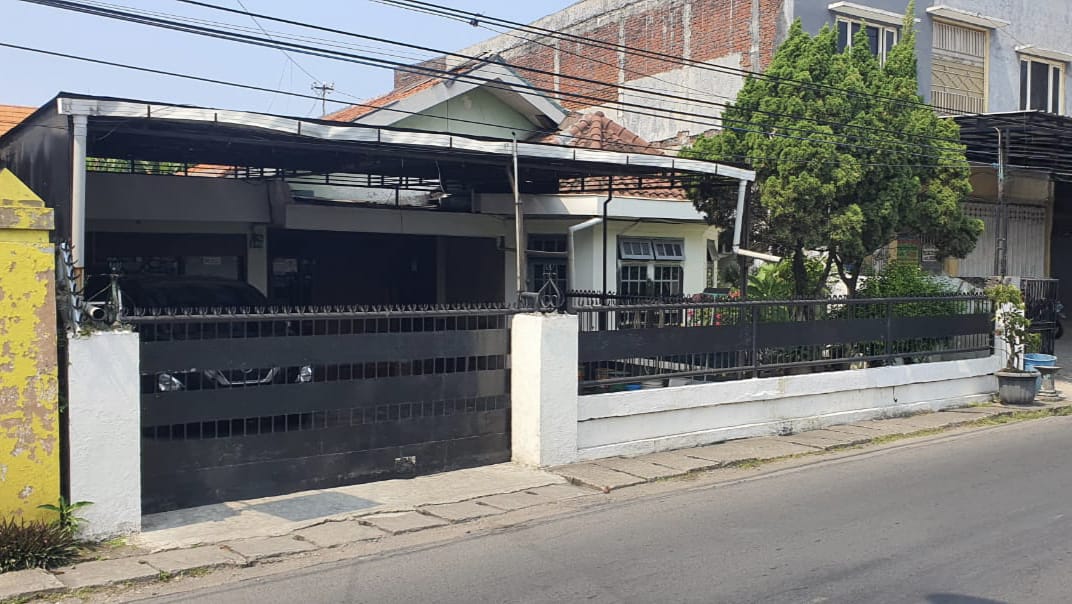 Dijual Cepat Rumah Siap Huni dan Terawat di Jambangan Surabaya Selatan - Image 1