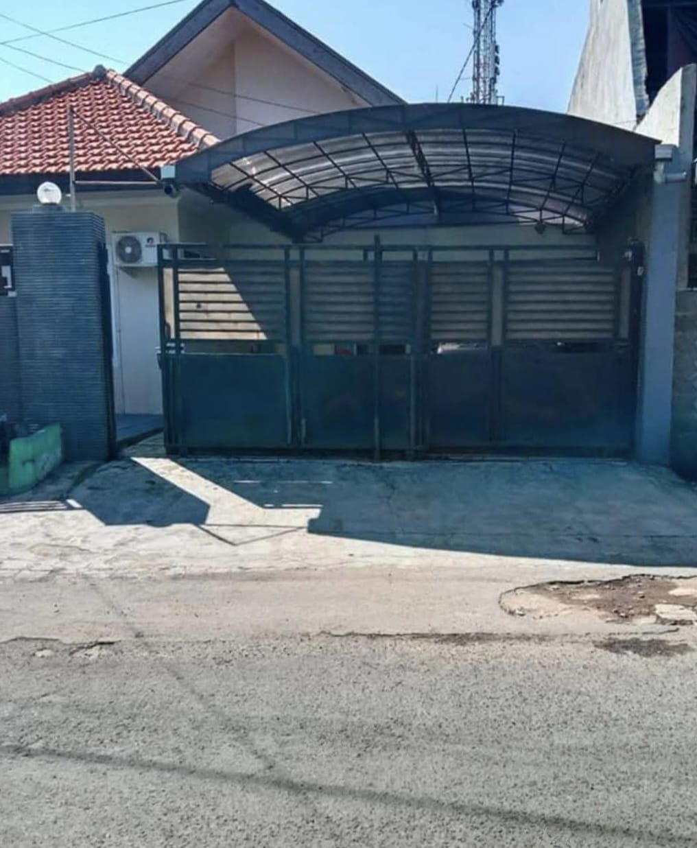 Dijual Cepat Rumah Terawat Strategis di Bratang Gede Surabaya Timur - Image 1