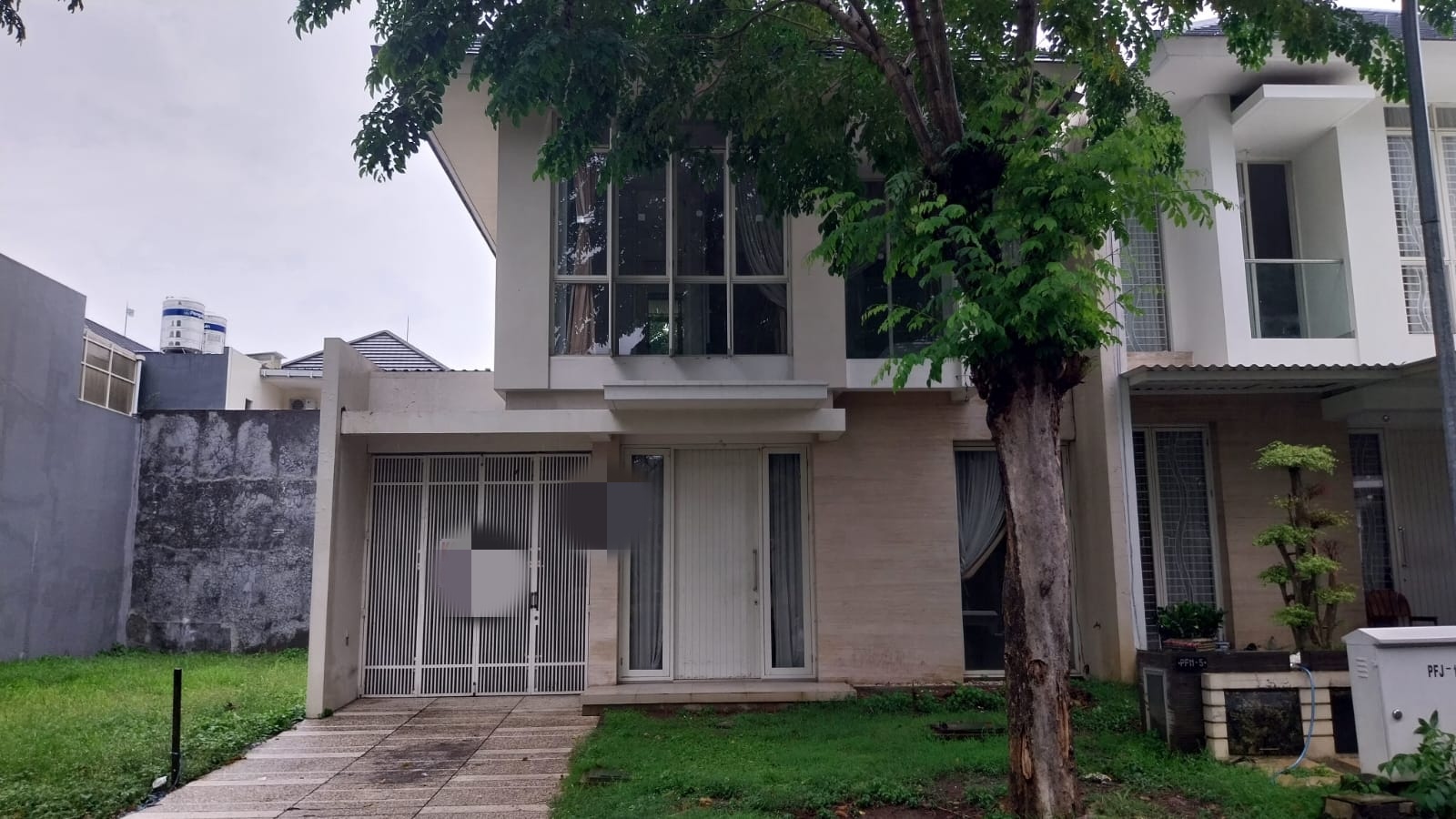 Disewakan Rumah Pakuwon Indah Surabaya Barat - Image 1