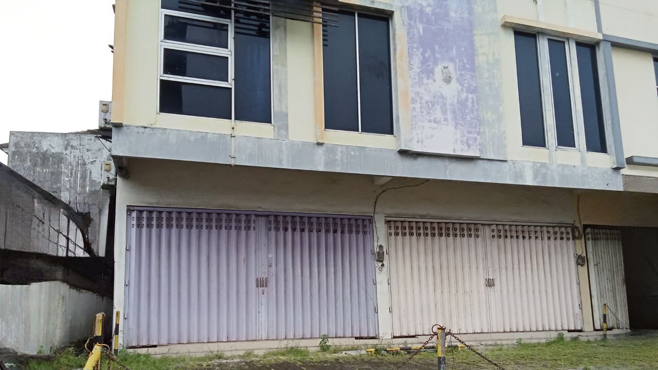 2 Ruko Lokasi Strategis Dijual di Raya Kuwukan Surabaya Barat - Image 1