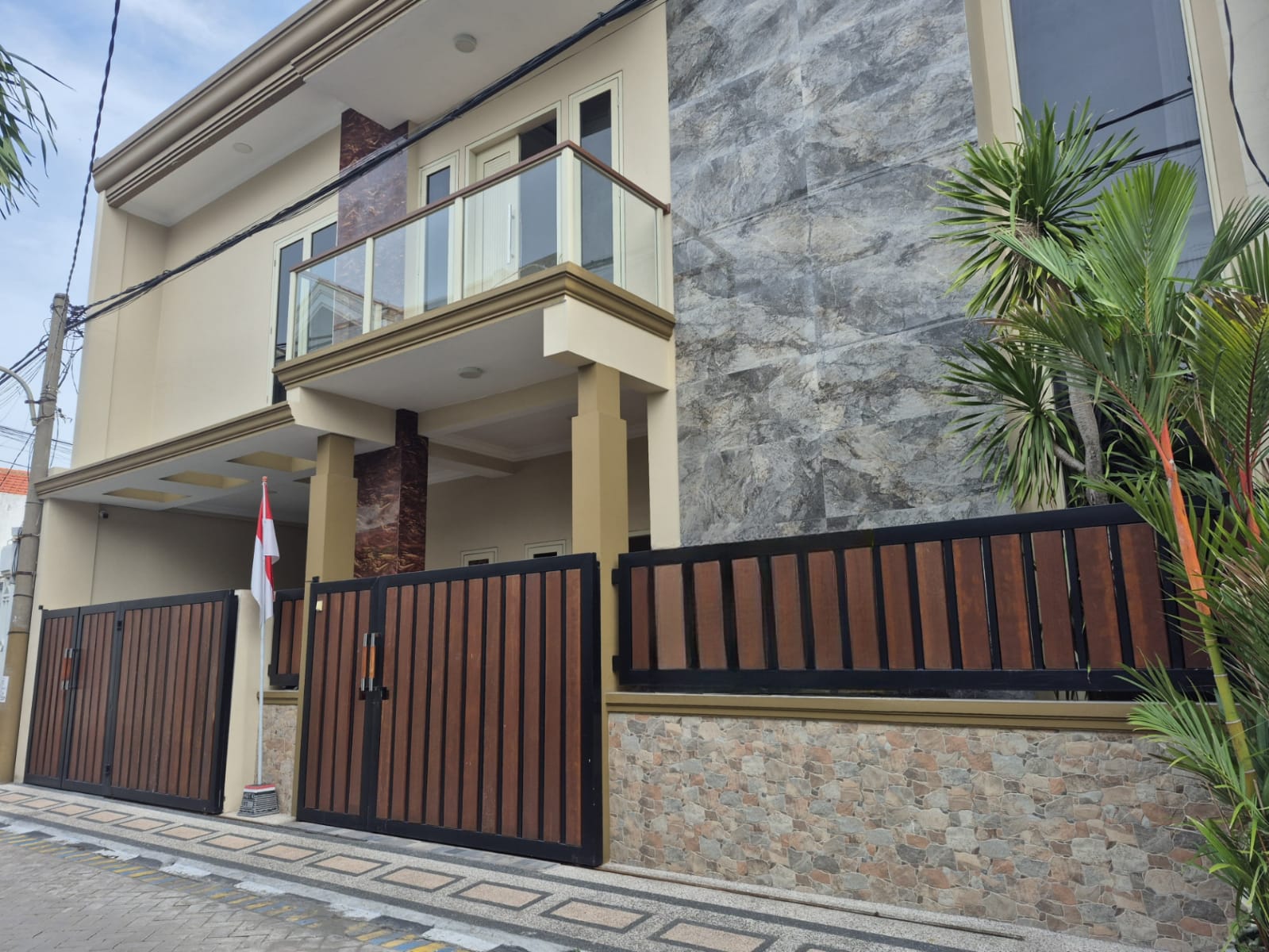 Rumah Nyaman Terawat Dijual di Manukan Surabaya Barat - Image 1