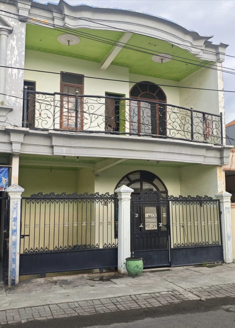 Disewakan Rumah 2 Lantai di Dupak Baru Surabaya Pusat Lokasi Strategis - Image 1