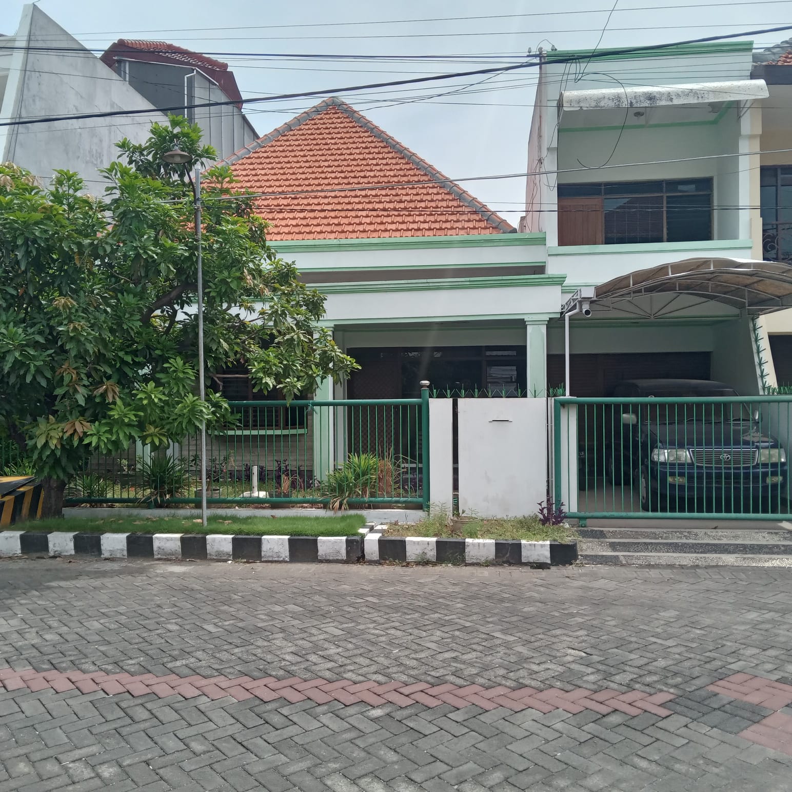 Dijual Rumah Nyaman Strategis di Manyar Kartika Surabaya Timur - Image 1