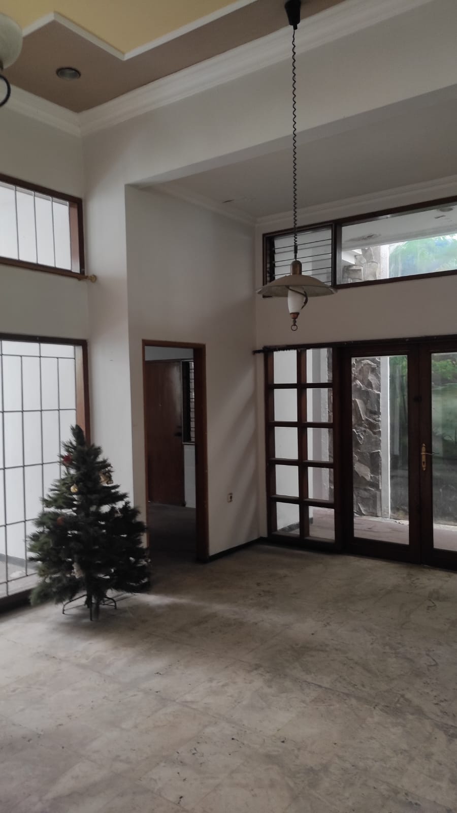 Dijual Rumah Hunian Mewah Lokasi Prestisius di Dharmahusada Indah Surabaya Timur - Thumbnail 4