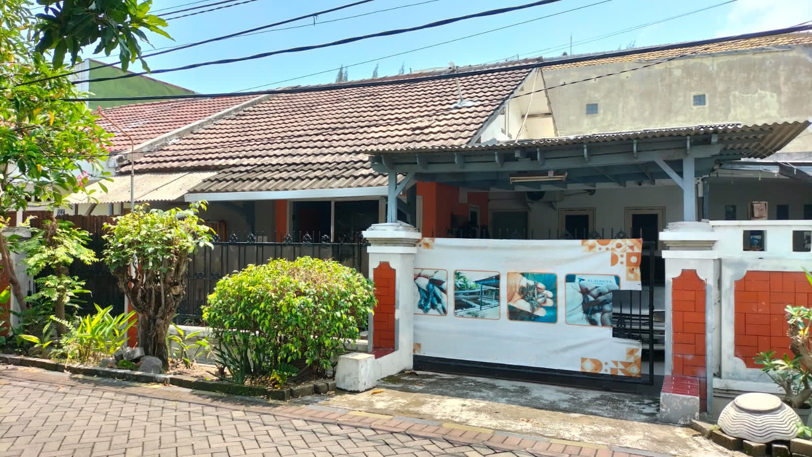 Dijual Rumah Hook Nyaman di Nginden Surabaya Timur - Image 1