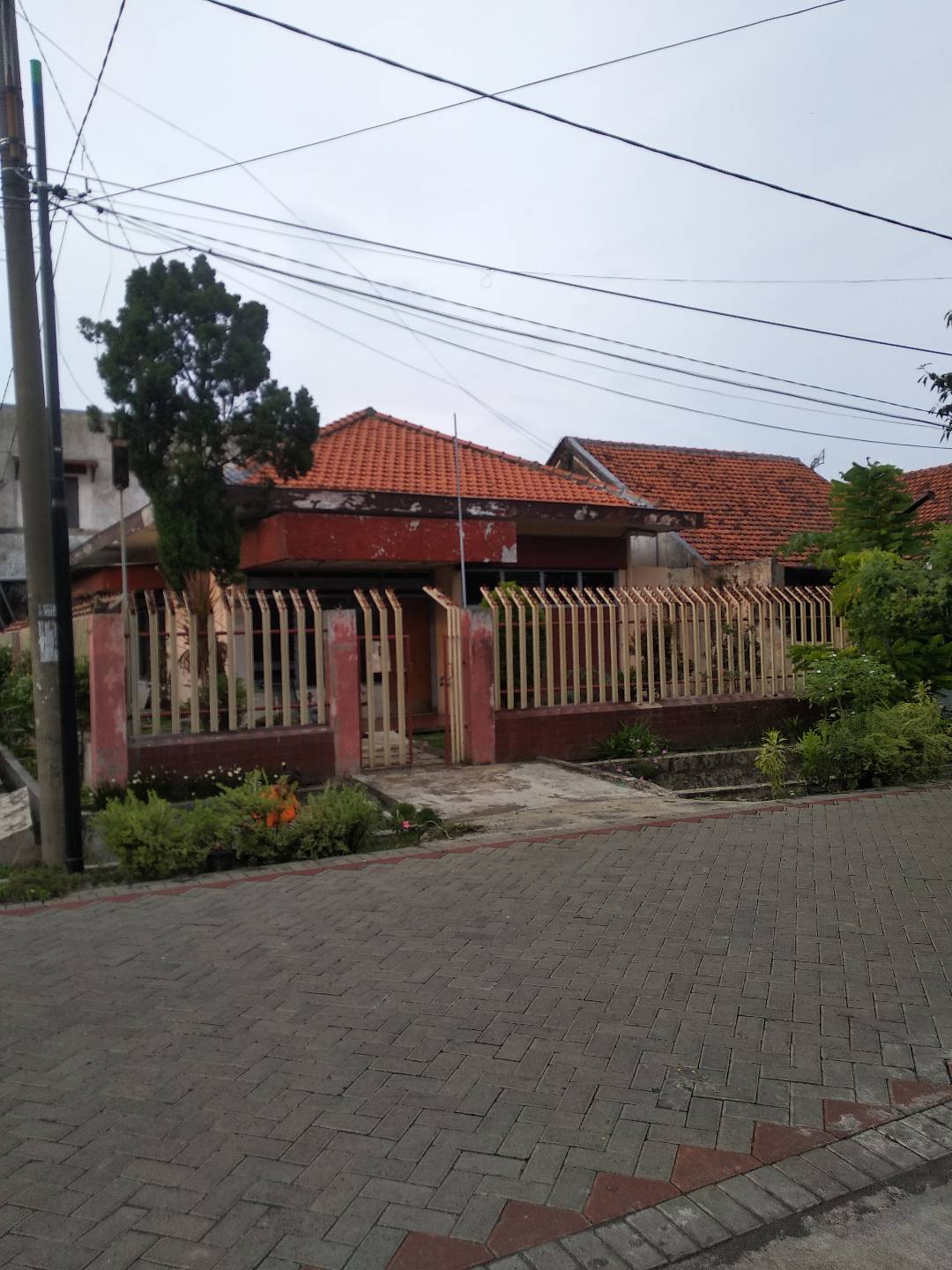 Rumah Strategis Dijual dengan Harga Menarik di Ngagel Surabaya Selatan - Image 1
