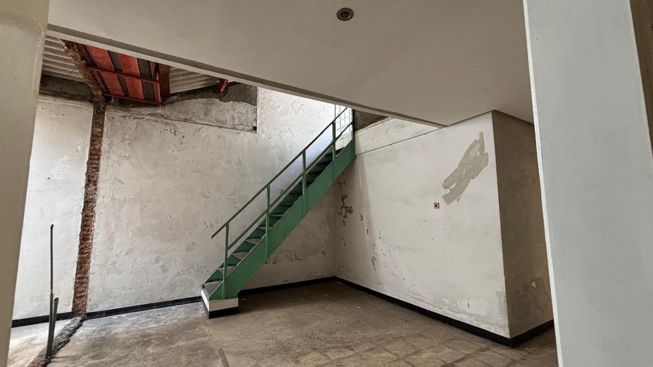 Dijual Lelang Rumah Luas dan Nyaman di Kutisari Indah Selatan Surabaya Timur - Thumbnail 4