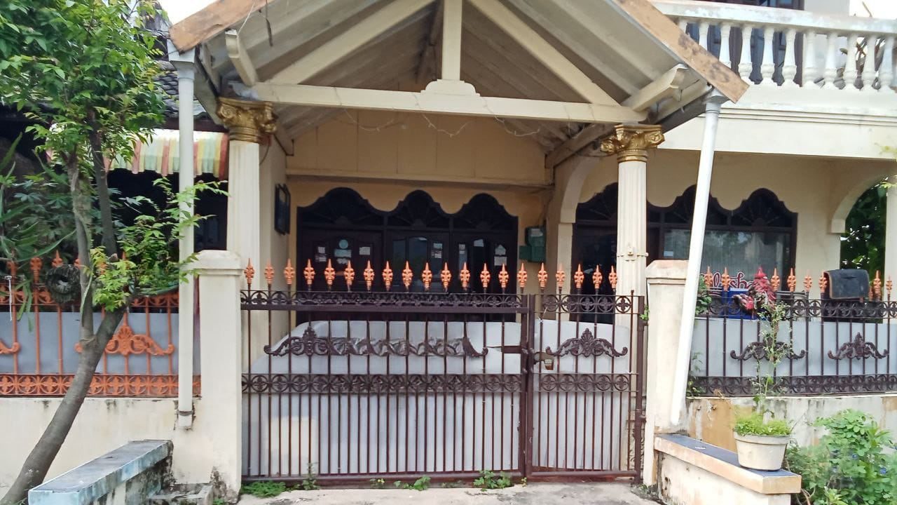 Rumah 2 Lantai Dijual di Griya Kebraon Surabaya Selatan - Image 1